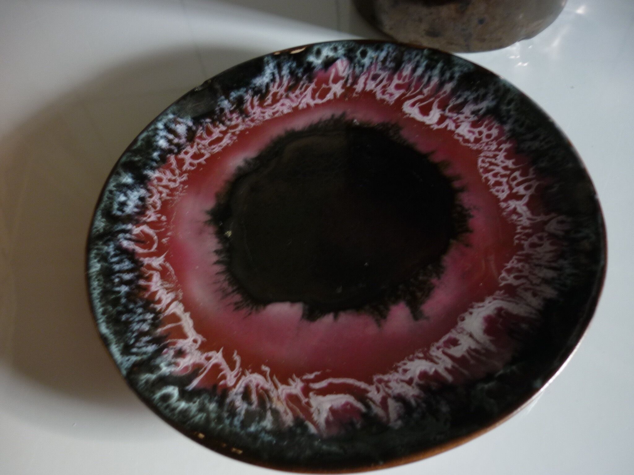 Vase and ceramic plate from the 1960s