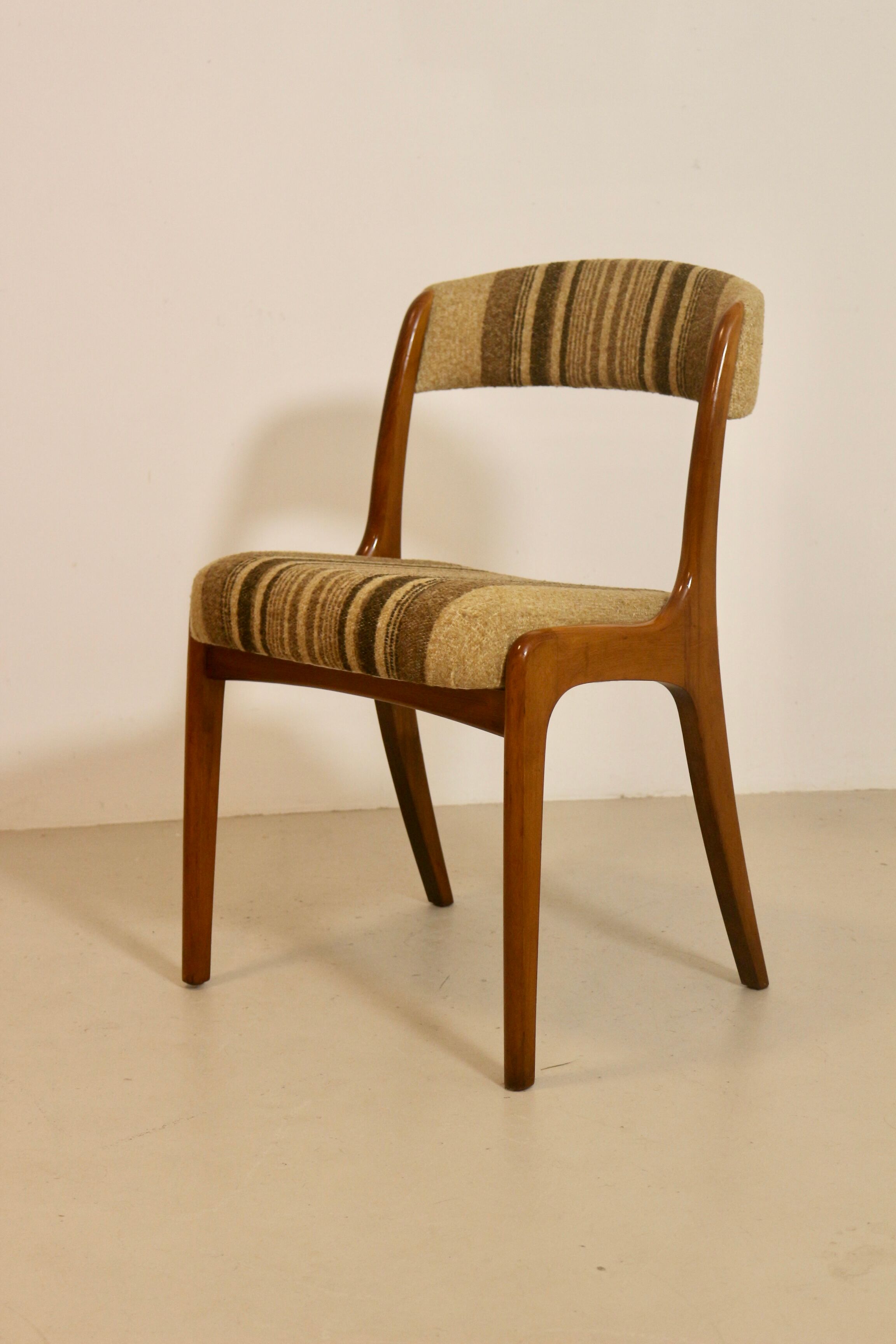 Paire de  chaises gondole Baumann année 60 restaurées.