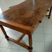 Farm table