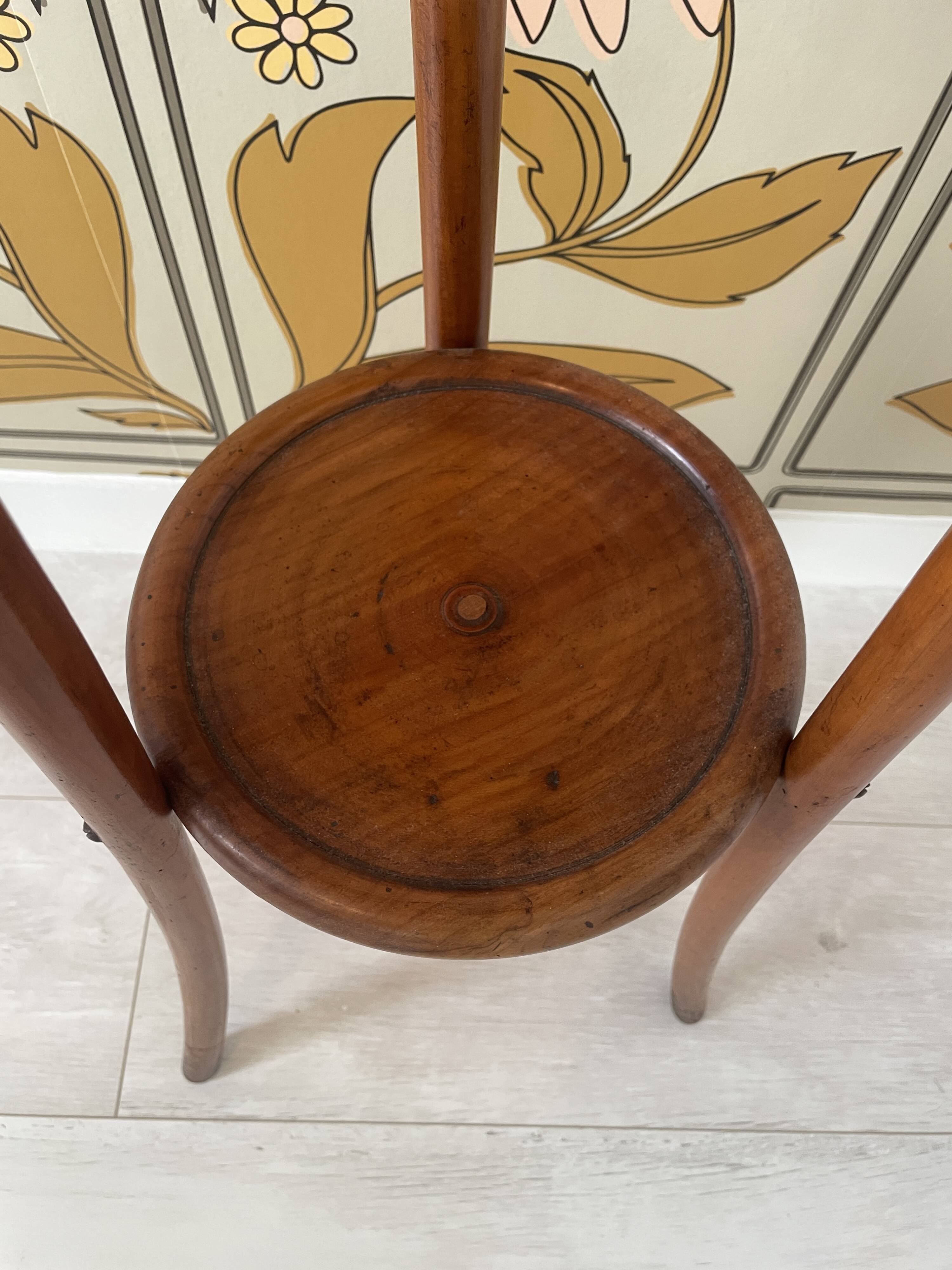 Wooden tripod saddle