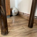 Table brutaliste