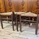 Série de 3 tabourets tripodes bois et paille