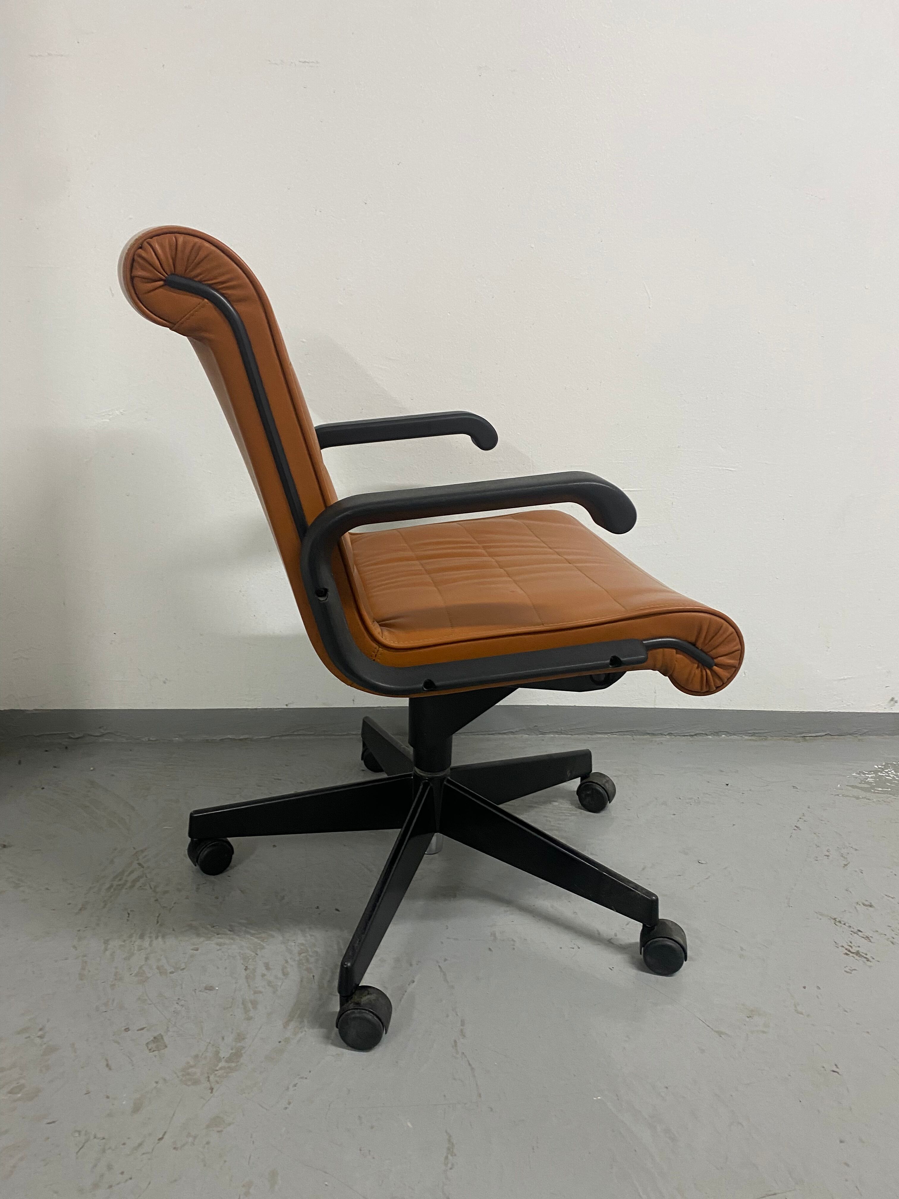 Fauteuil Richard Sapper édition Knoll cuir cognac