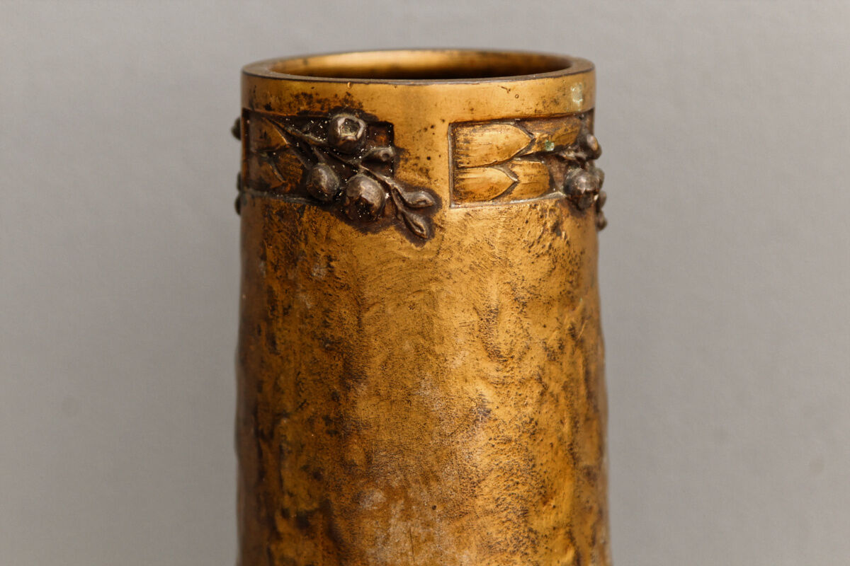 Baluster vase in bronze signed