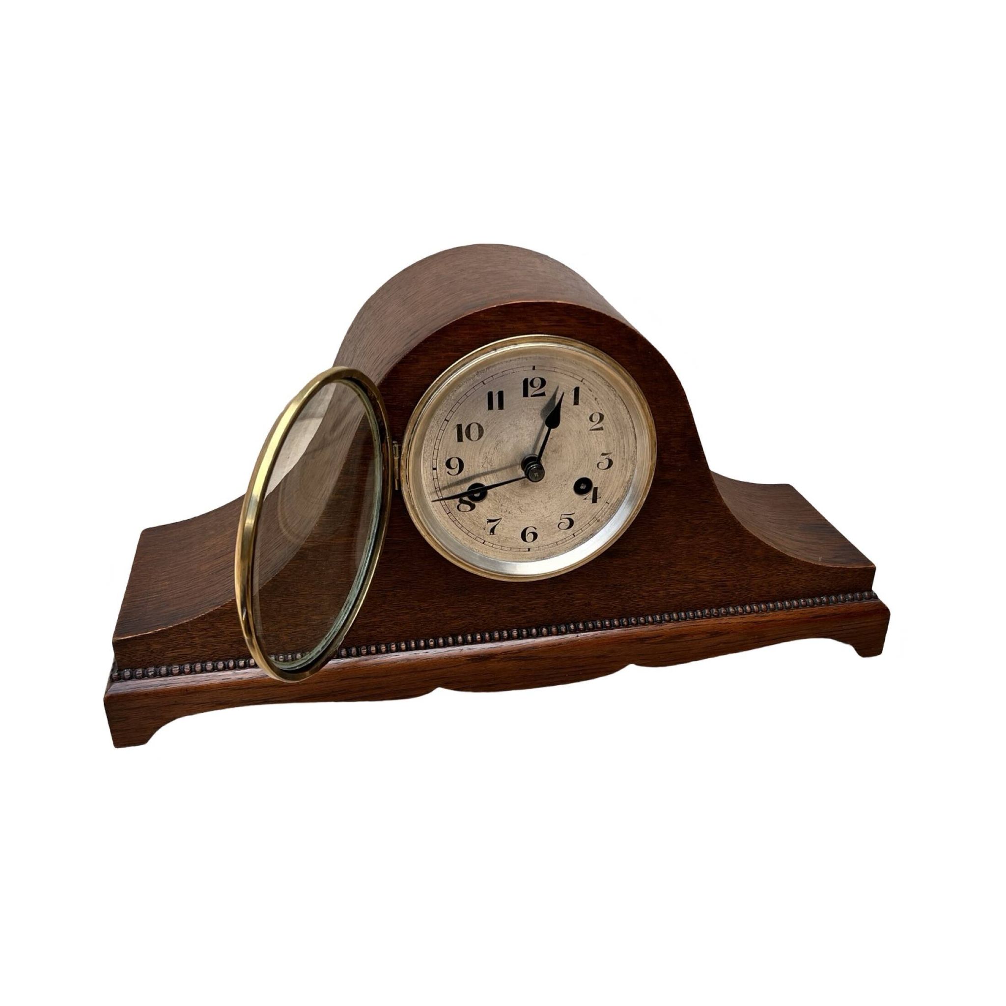 Pendule de cheminée, style art déco, chapeau de Napoléon, Allemagne, années 1930.