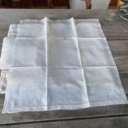 Nappe et 12 serviettes brodées et monogrammées