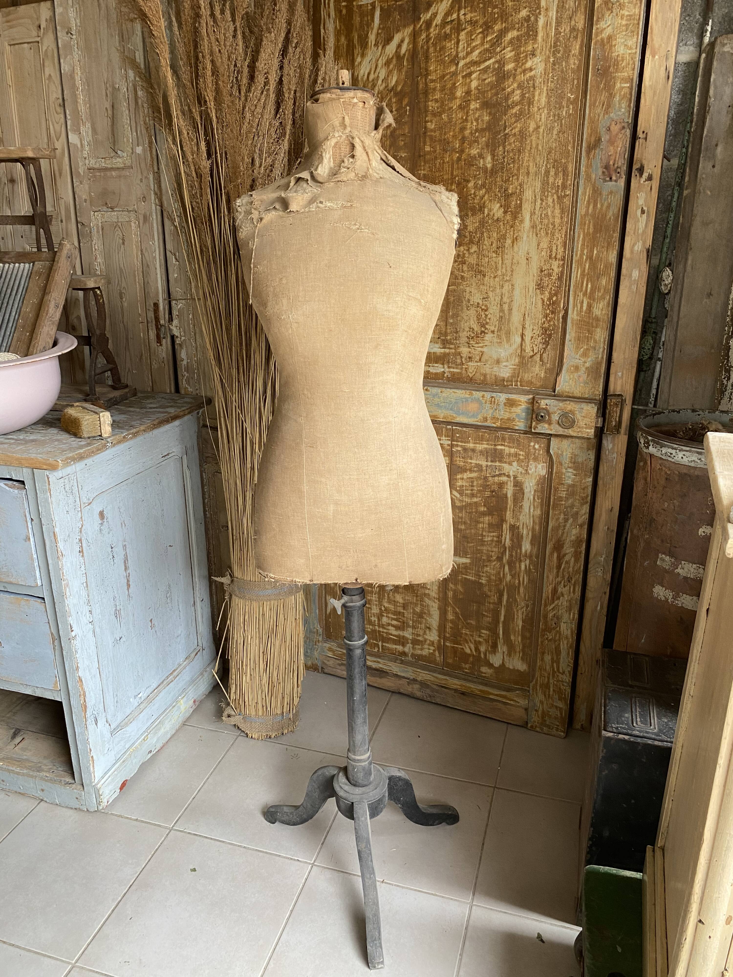 Former sewing mannequin the turner