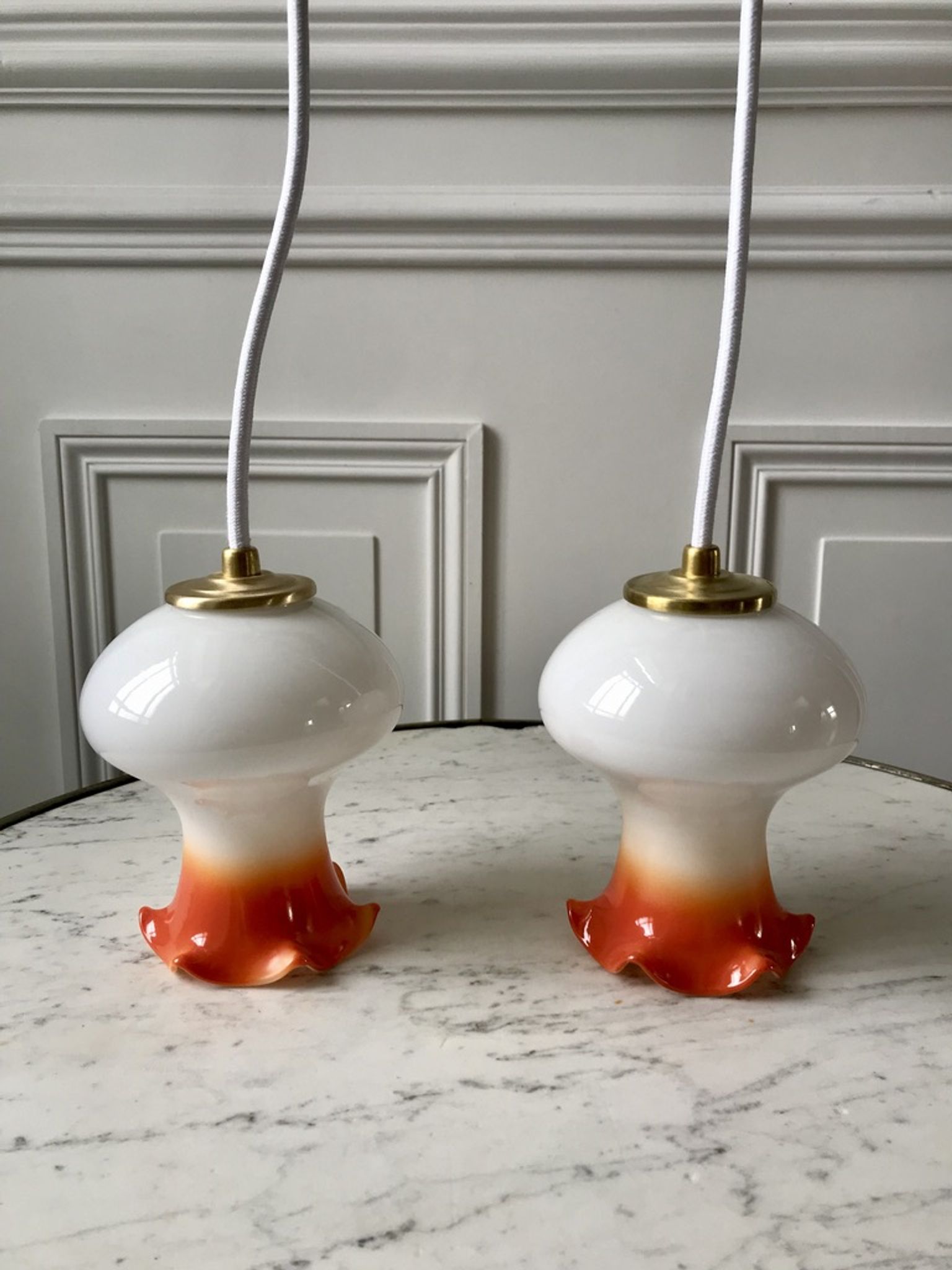 Pair of orange opaline tulips gradient white thread 70s