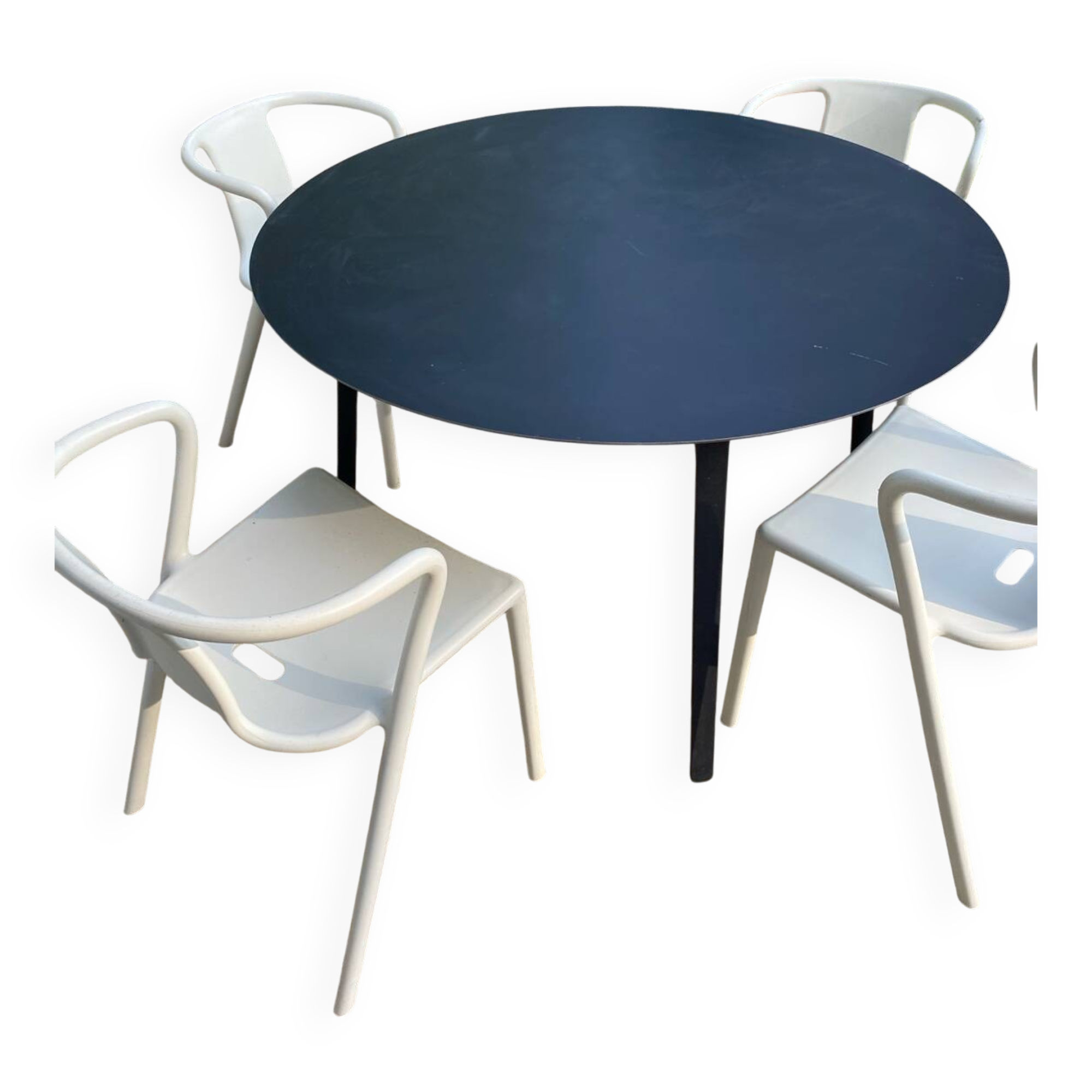 Magis table and 4 jasper morrison chairs