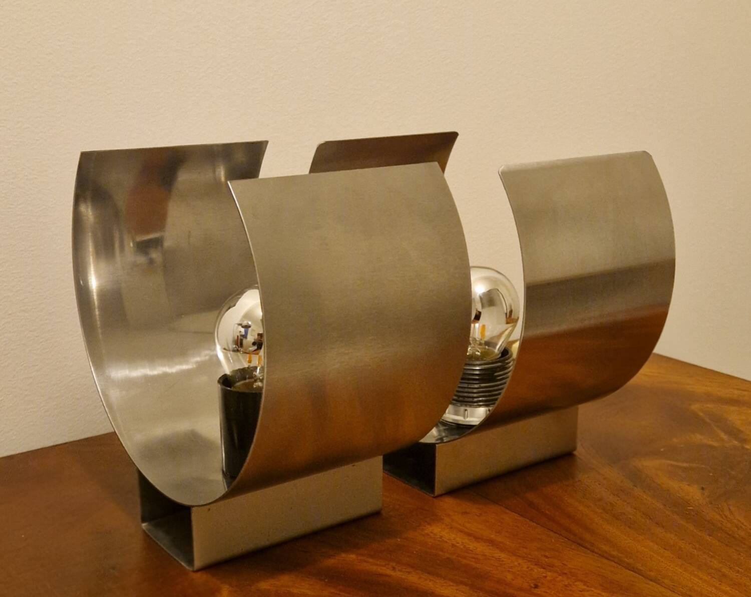 Pair of sculptural lamps in brushed metal – Design by Philippe Rogier