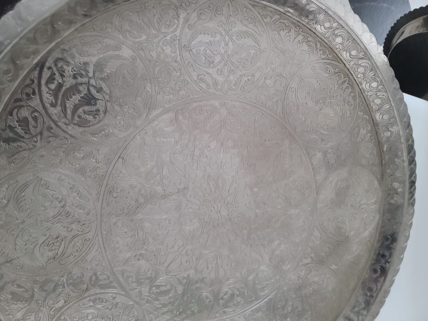 Silver-plated metal serving tray with chiseled finish #PLMR