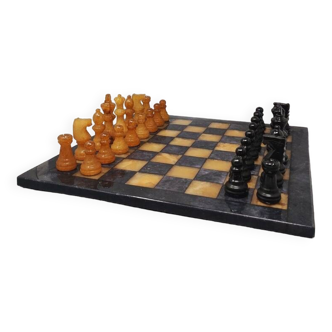 Jeu d’échecs marron et noir des années 1970 en albâtre de Volterra fait à la main en Italie