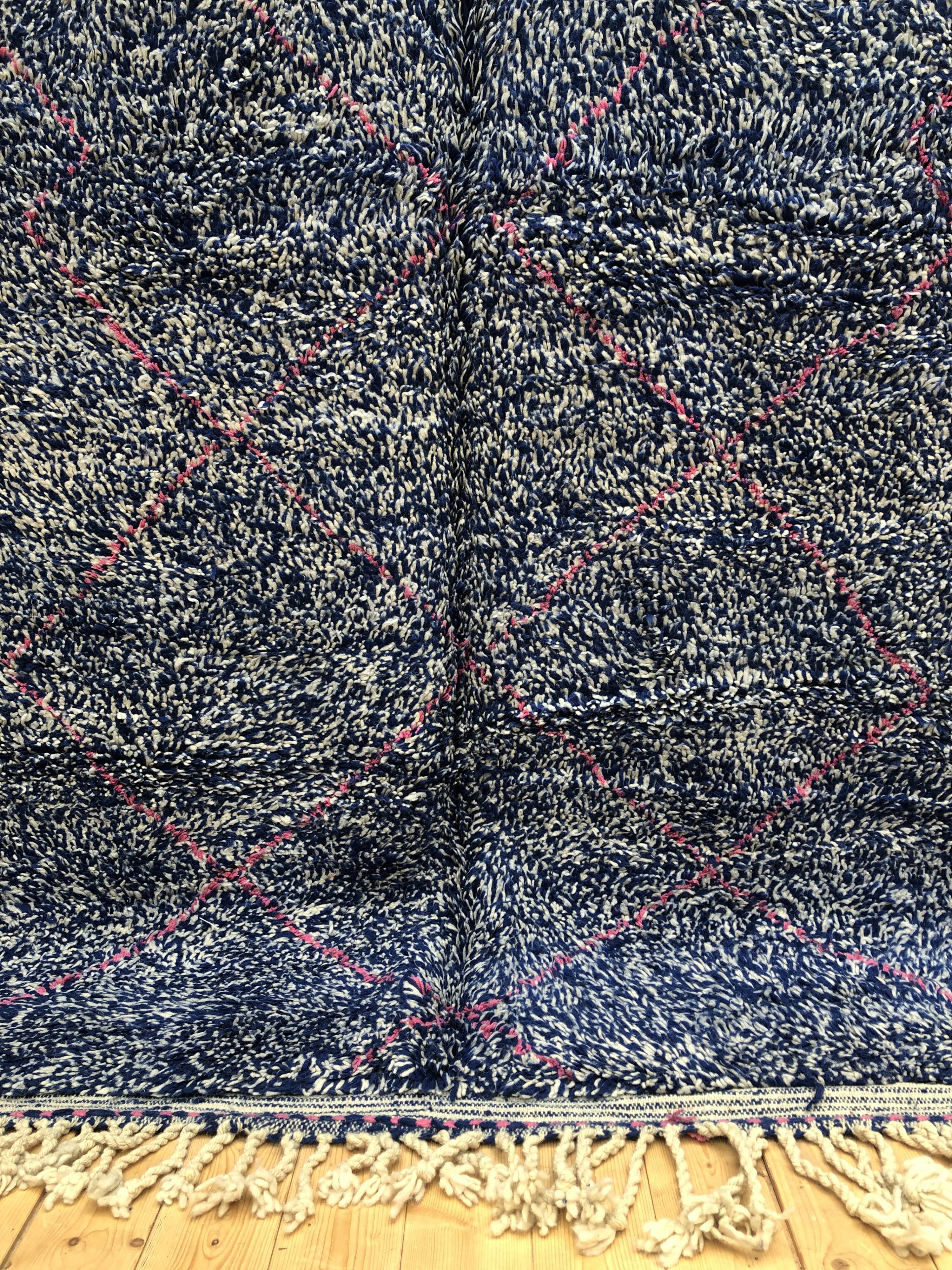 Moroccan Berber carpet Beni Ouarain intense blue with pink diamonds 3.06x2,16m