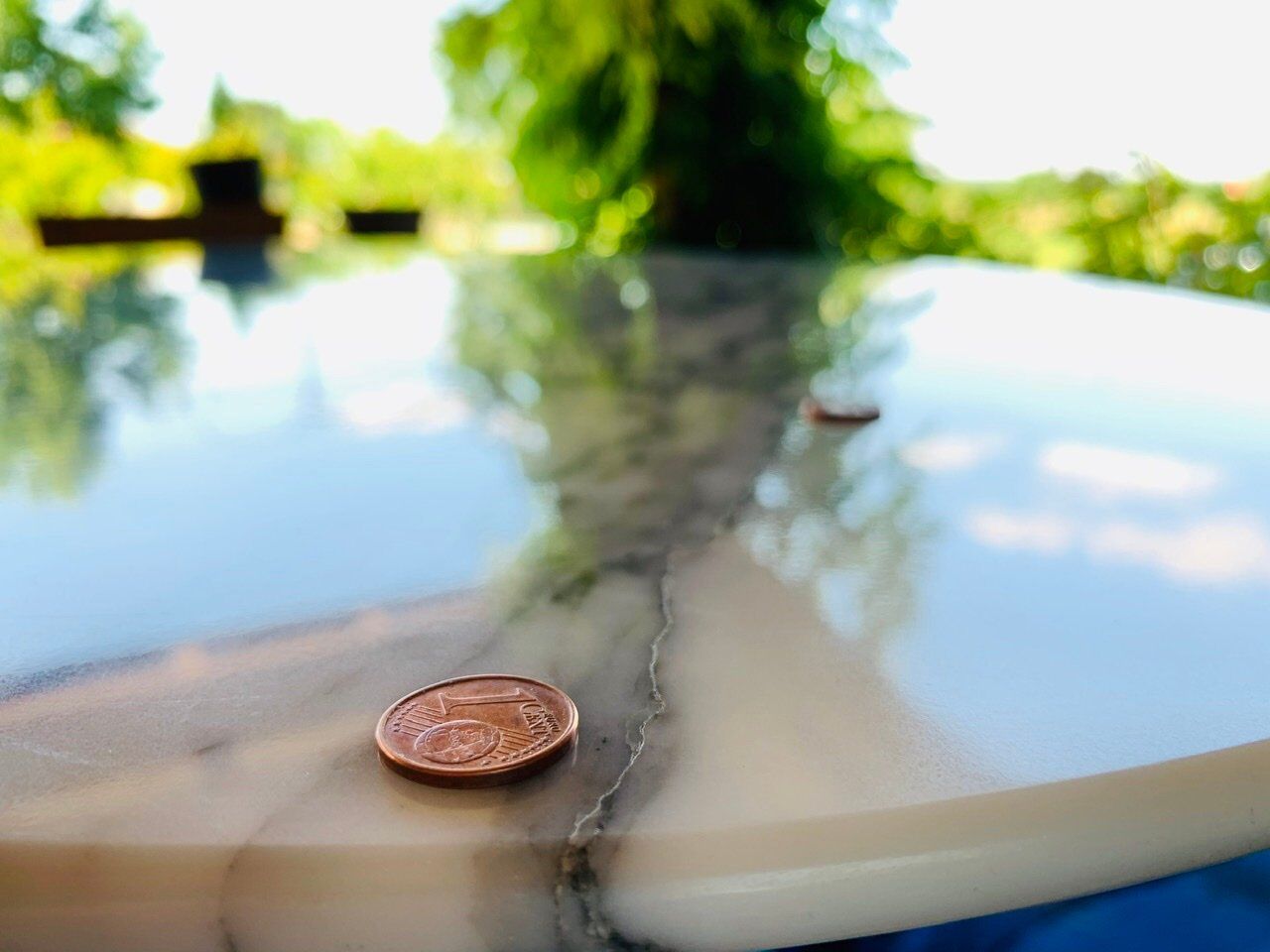 Eero Saarinen coffee table, oval, "Tulip" by Knoll International, circa 70's