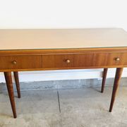 Console en teck années 50 par Gaston Poisson – 3 tiroirs, miroir