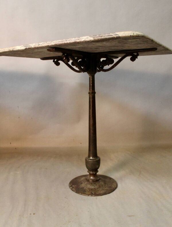 Paire De Tables De Bistrot Piètement Fonte Dessus Marbre