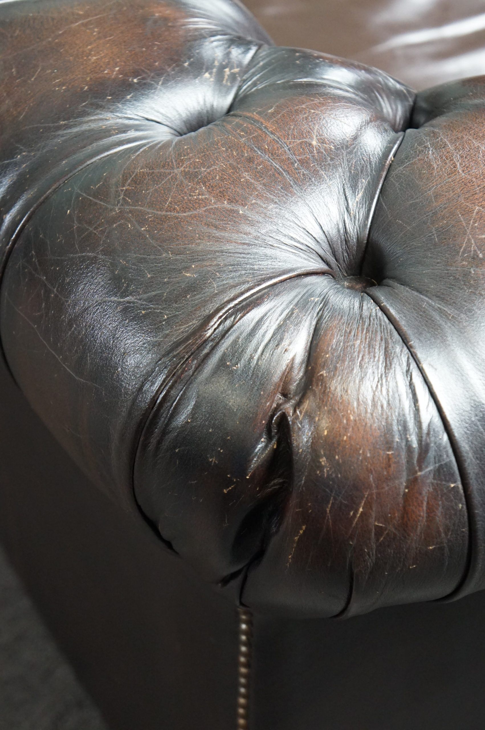 Handmade English cowhide leather Chesterfield sofa