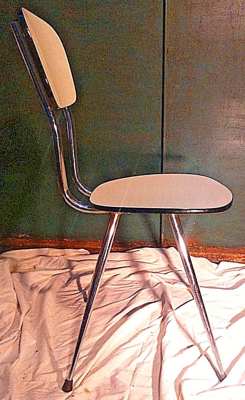 Chaise en formica blanche et noire vintage design années 60