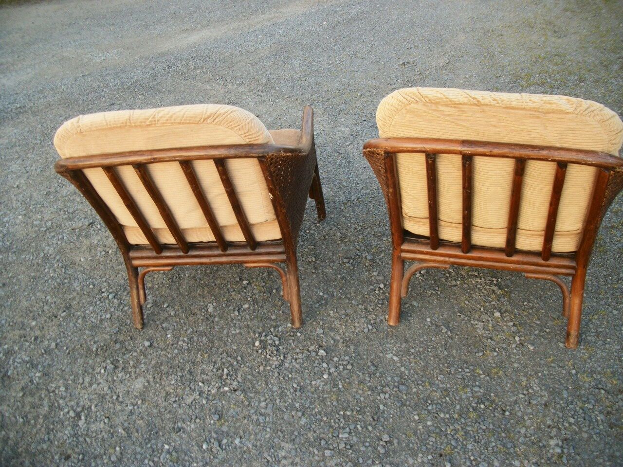 Pair of low rattan shepherdesses