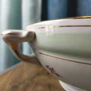 Salad bowl decorated with Poreylor flower