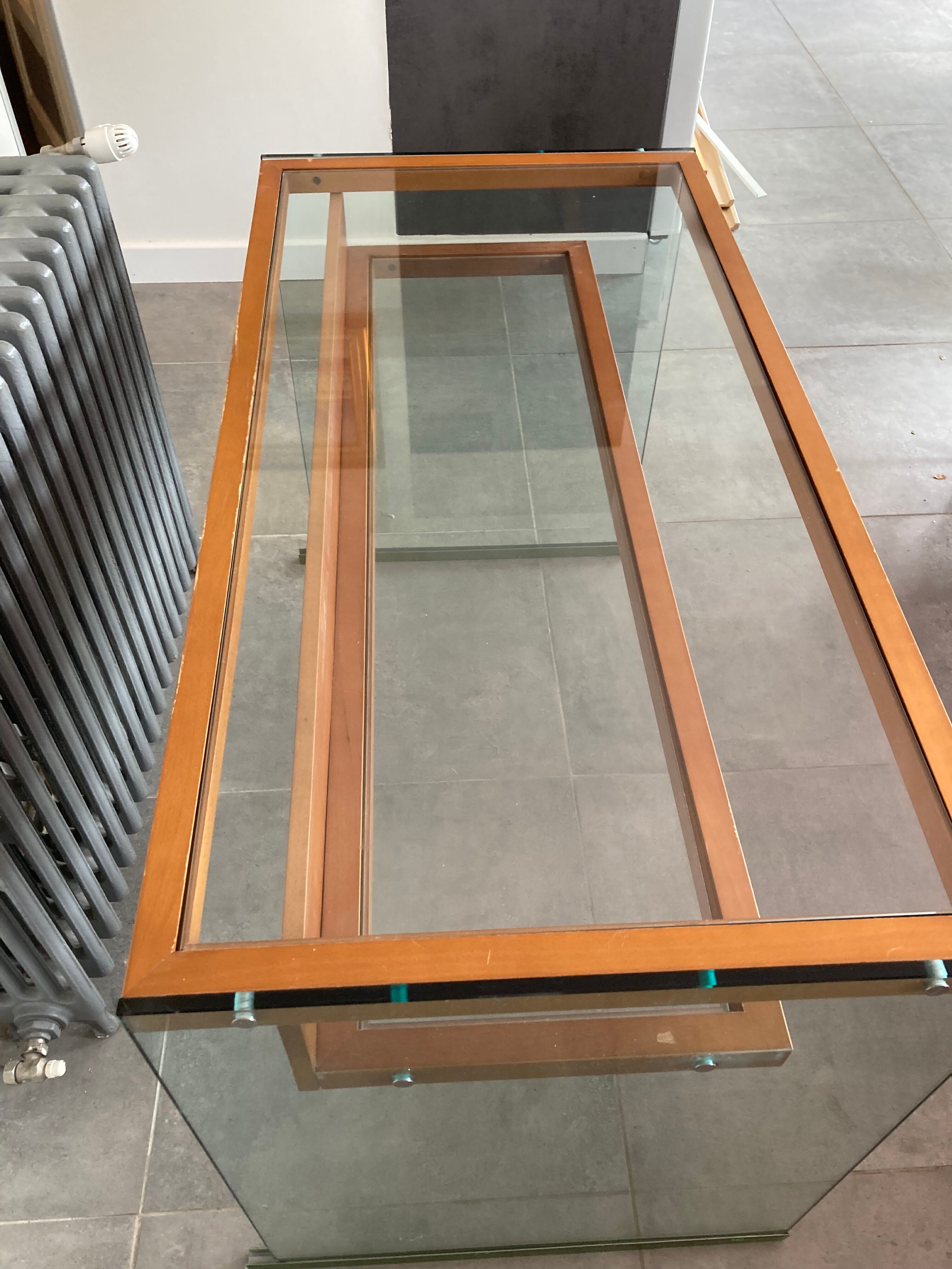 Desk glass structure