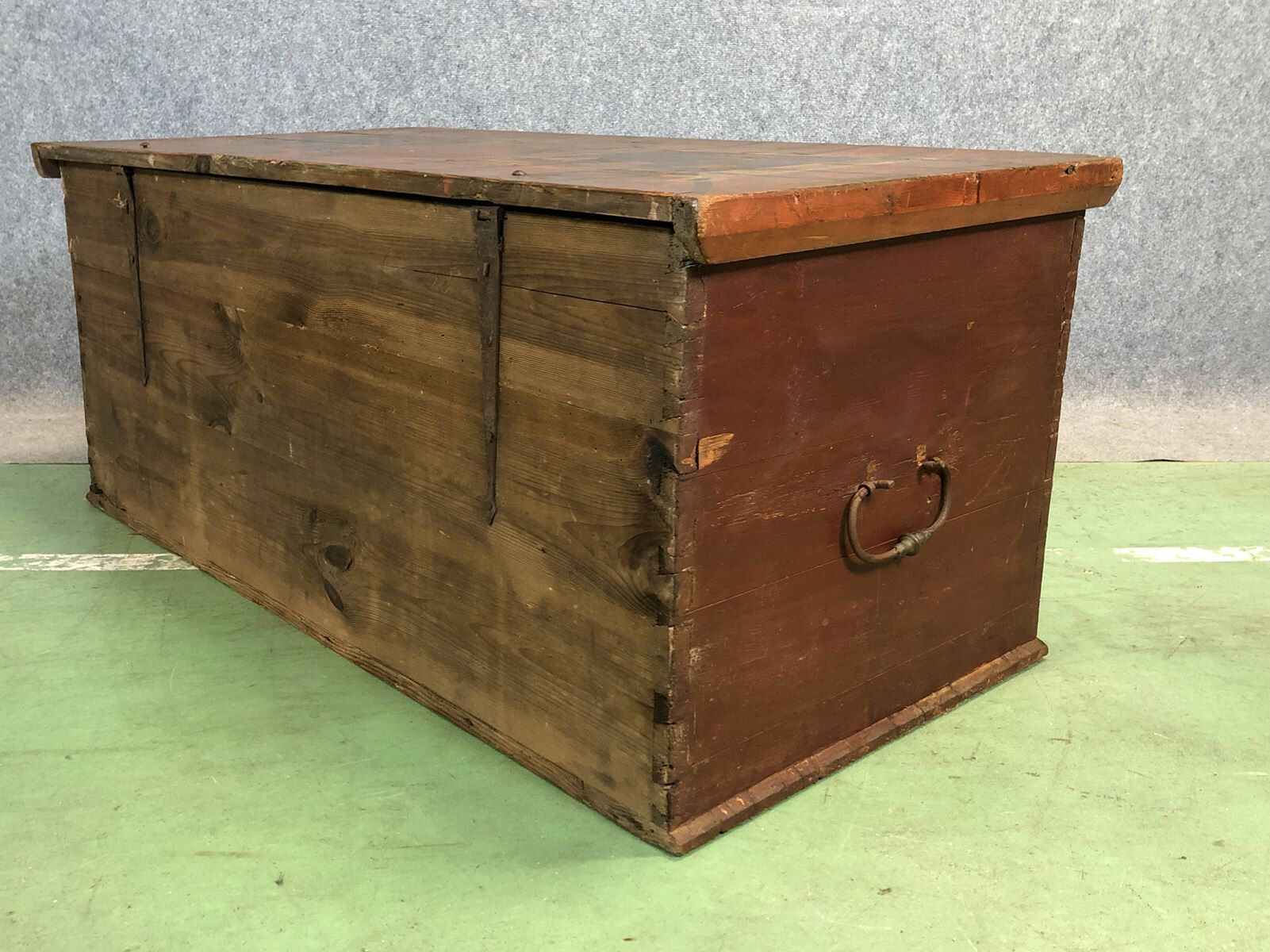 Fir chest with original painting-early twentieth