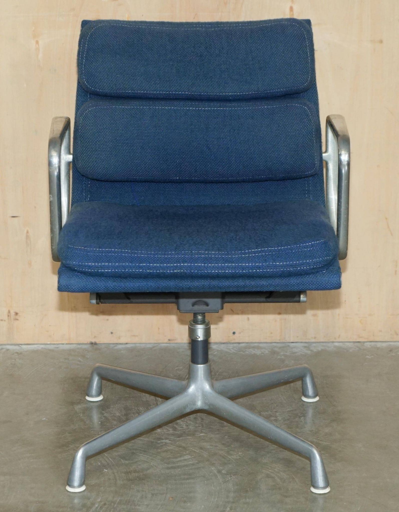Herman Miller Eames EA217 softpad office chair
