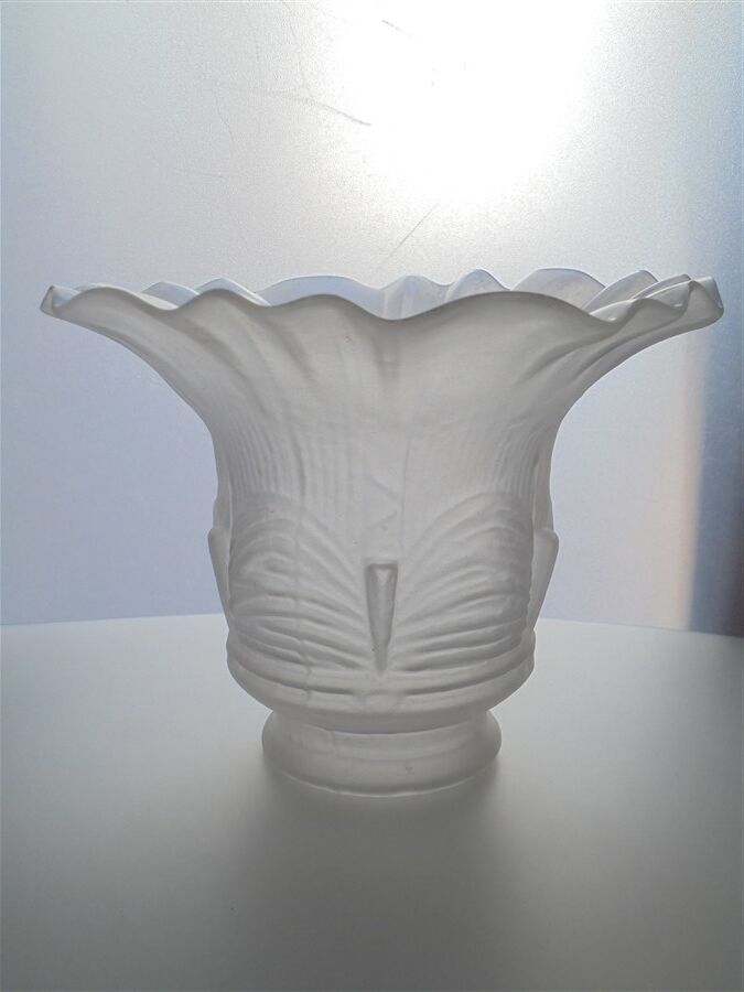 Satin glass tulip