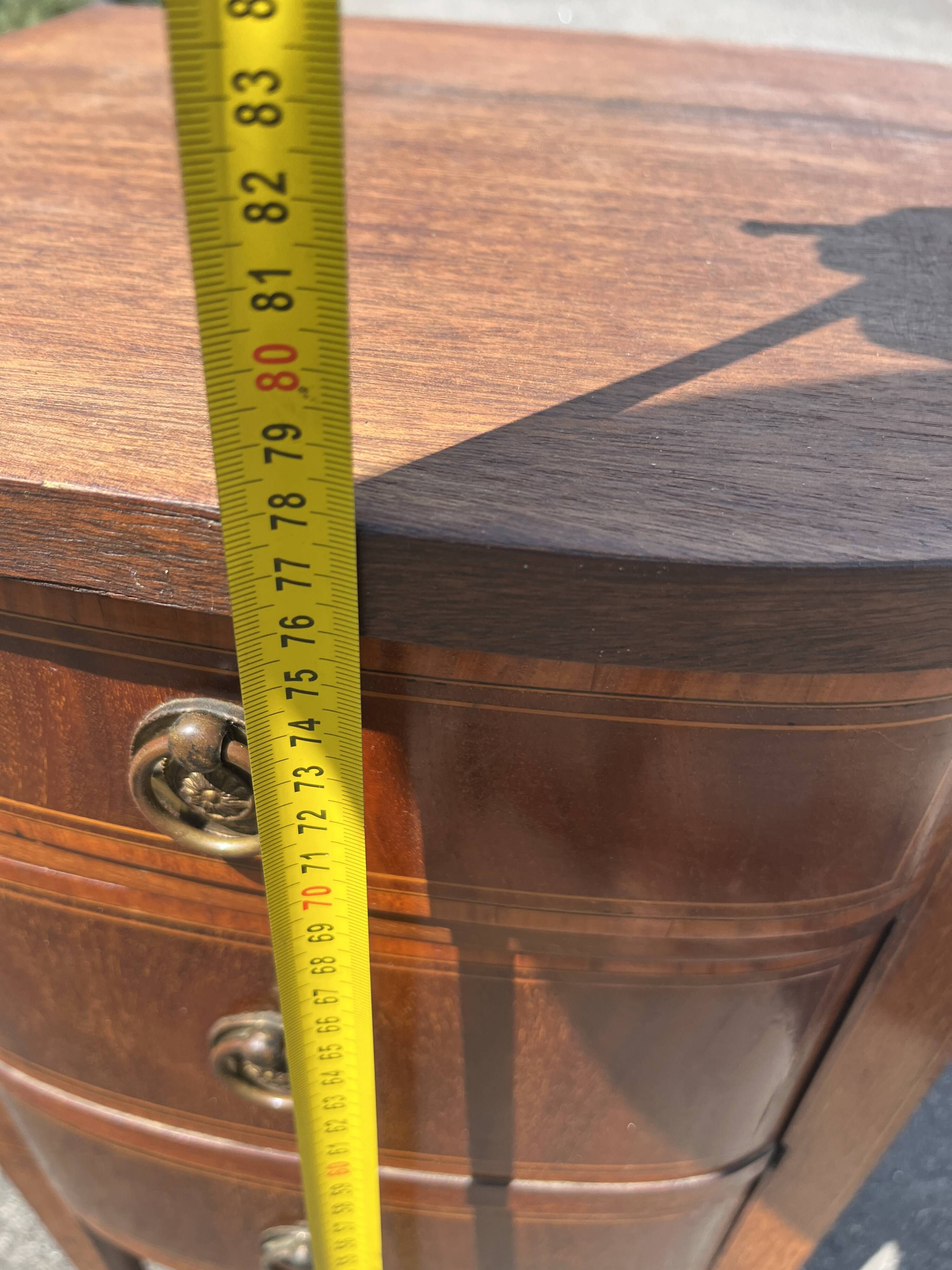 Table de chevet ancienne de style Louis XVI en bois