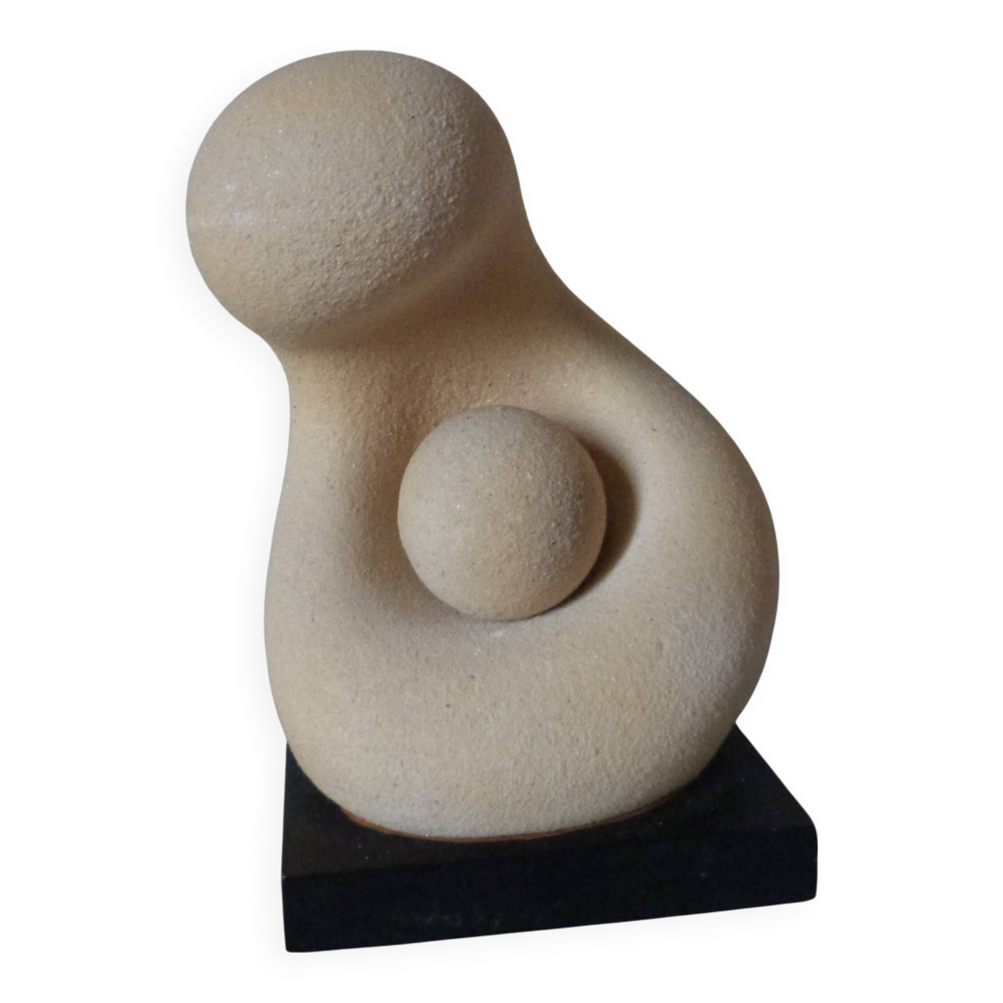 Sculpture moderne représentant la maternité