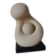 Sculpture moderne représentant la maternité