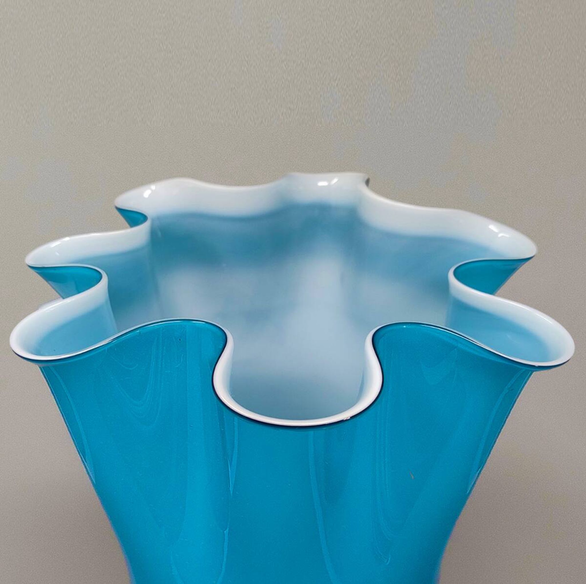 1960s Astonishing "Fazzoletto" Vase By Ca' Dei Vetrai in Murano Glass. Made