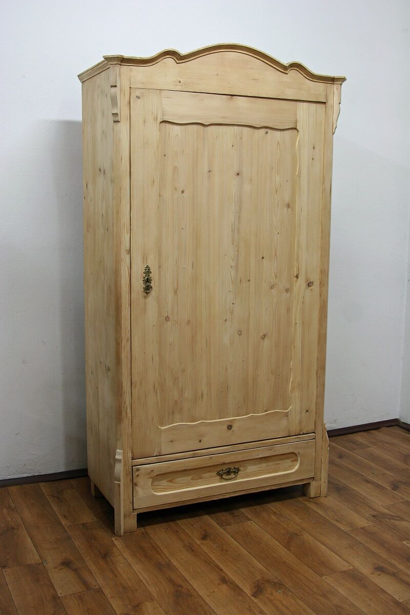 Armoire Ludwikowska du 19ème siècle