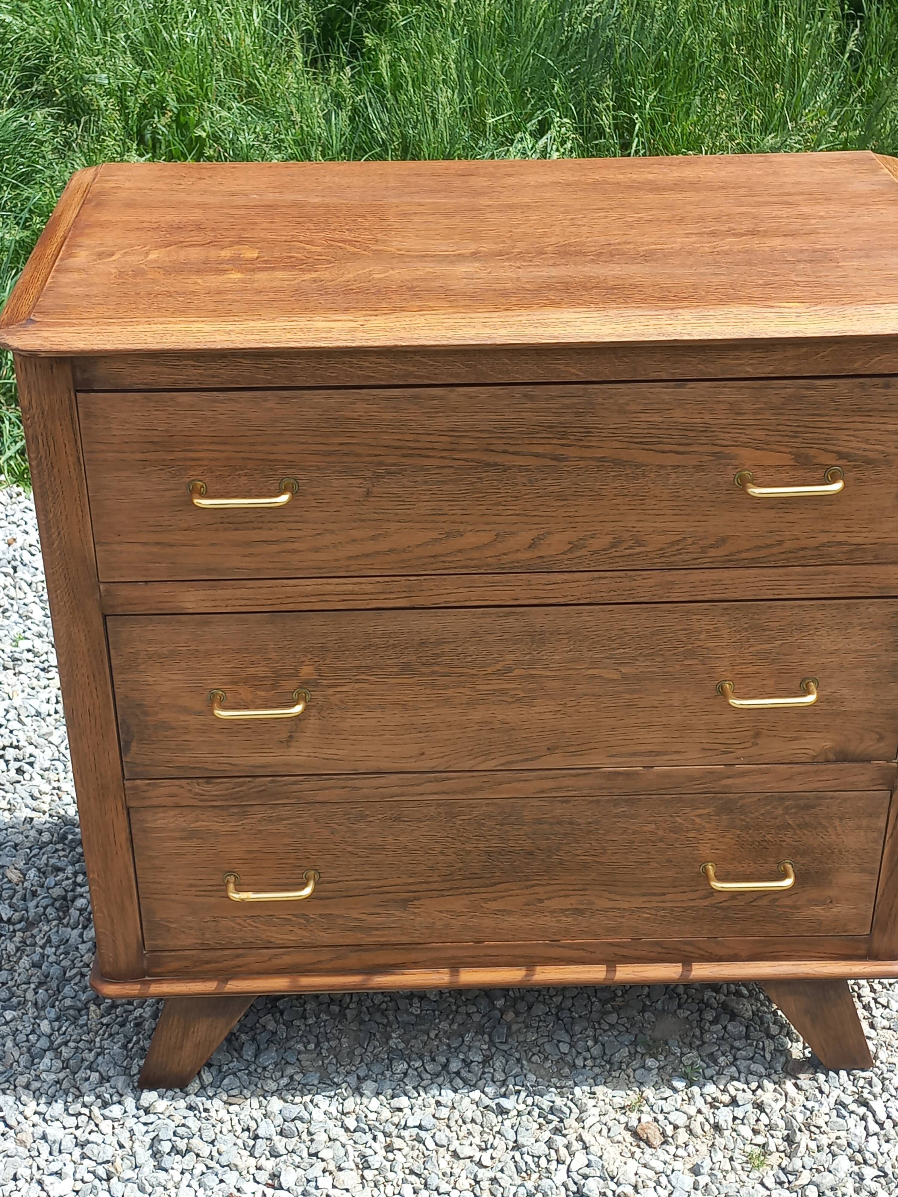 Vintage oak commode with tapered legs from the 1950s.