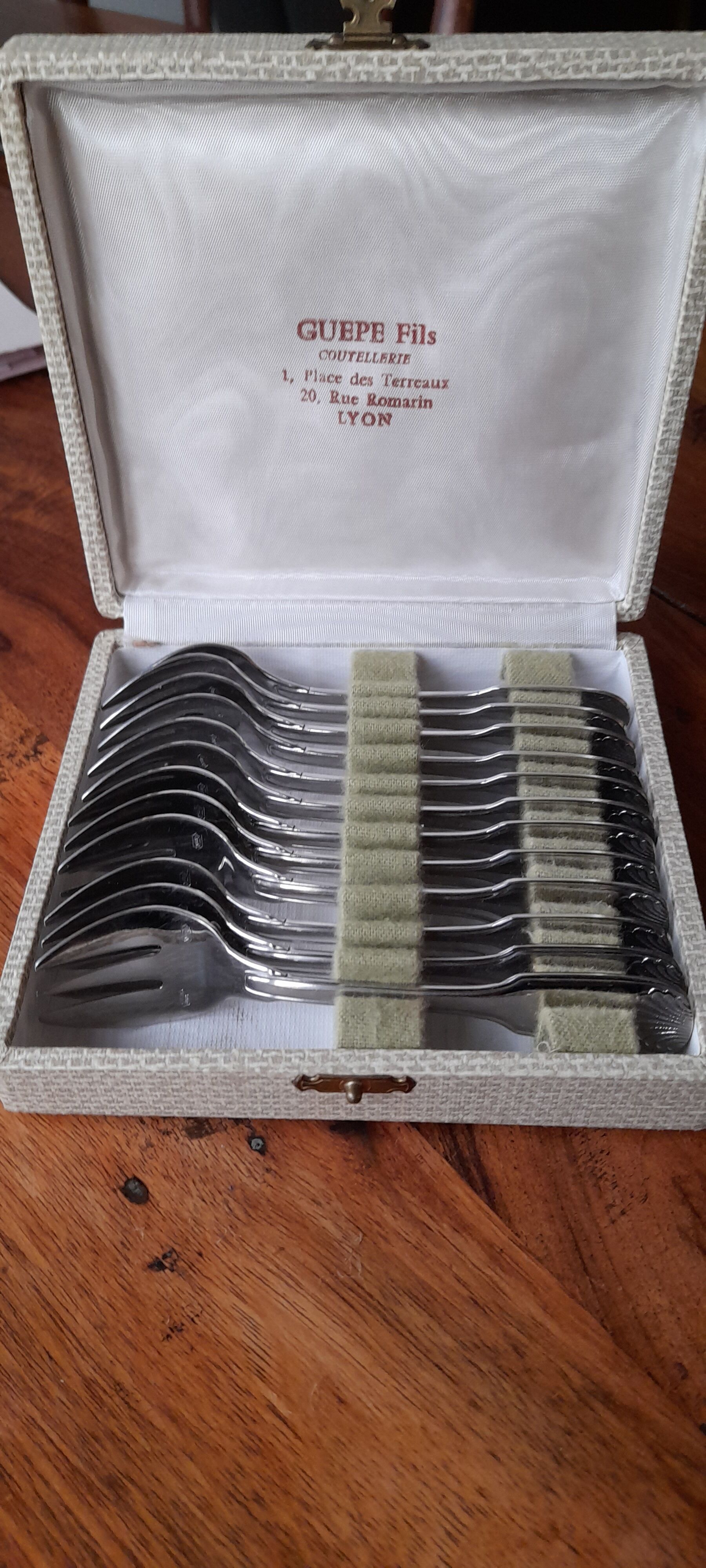 12 oyster forks