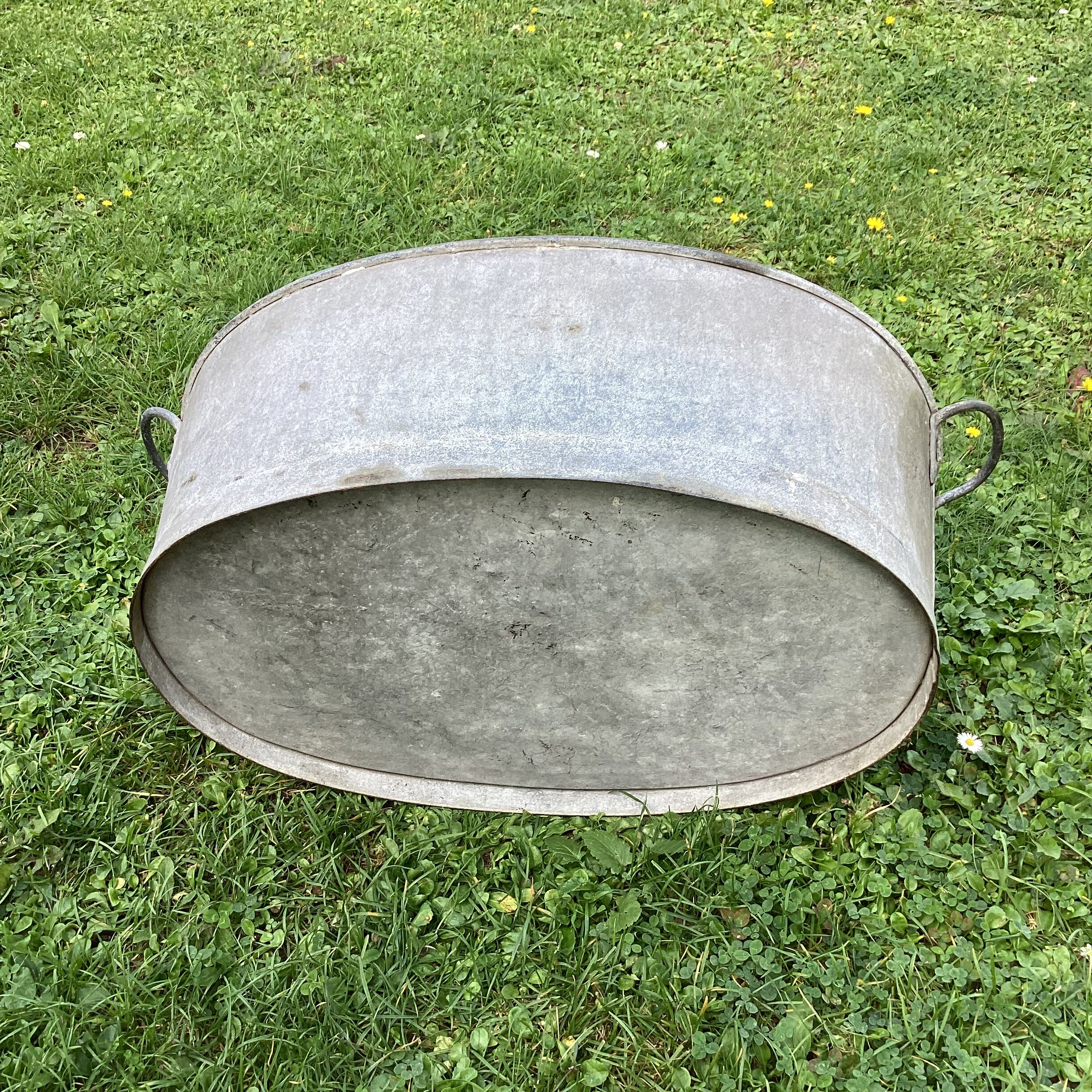 Old oval galvanized zinc basin dimension: height -23.5 cm - width -70cm - depth -39