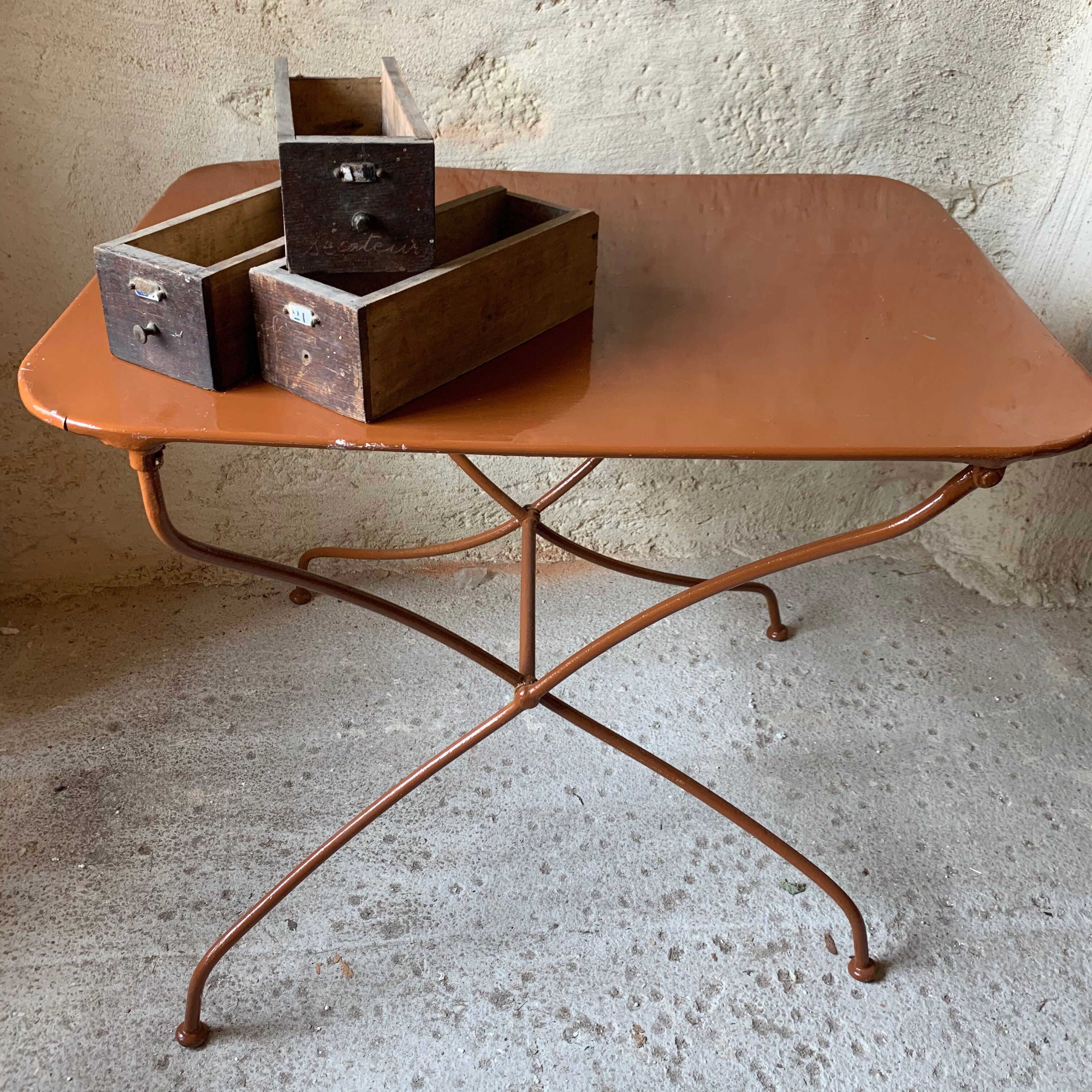Folding metal table
