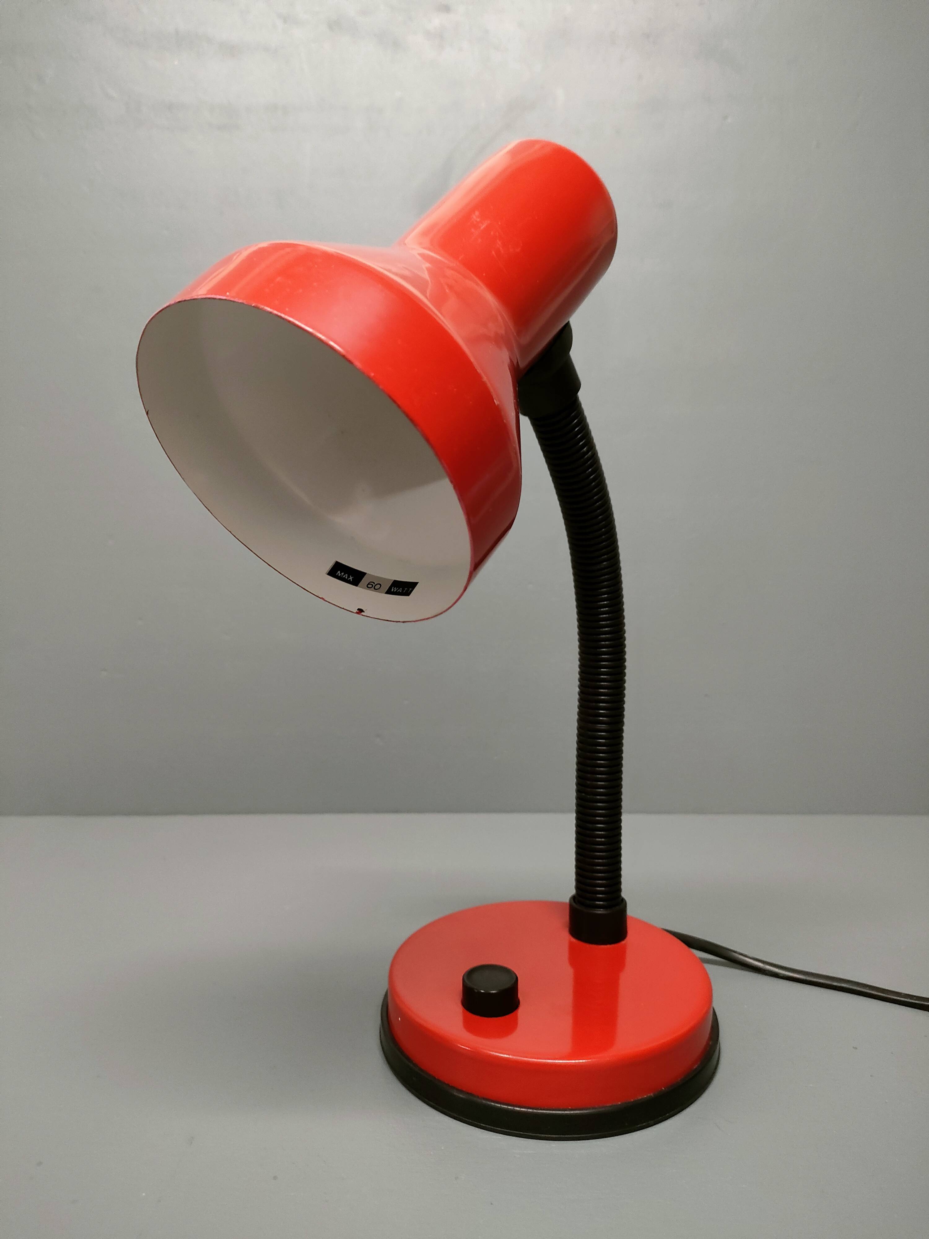 Elite - industrial style desk lamp - red lacquered metal - netherlands - 90's