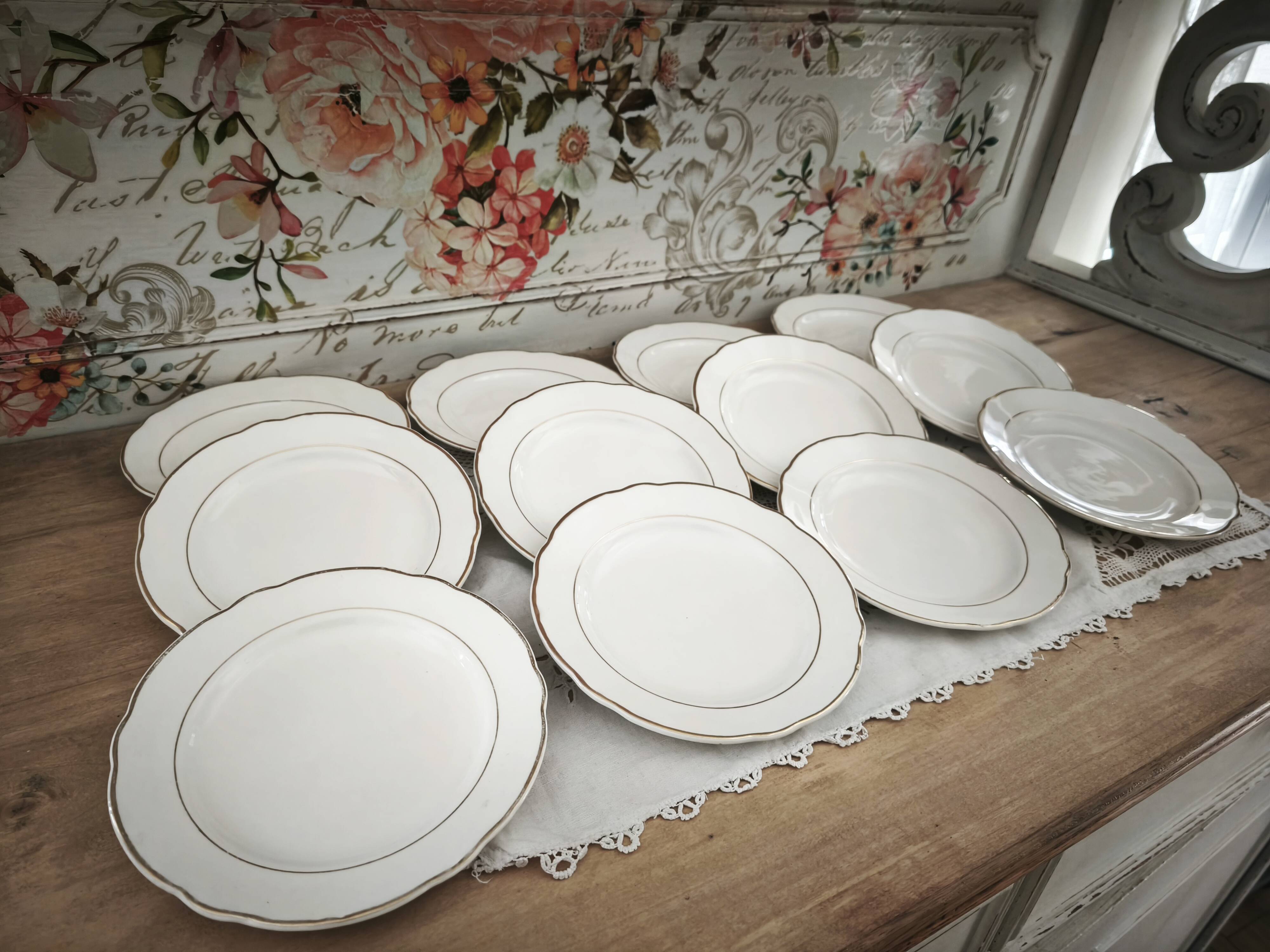 Set of 12 white earthenware dessert plates with a gold rim from Sarreguemines.