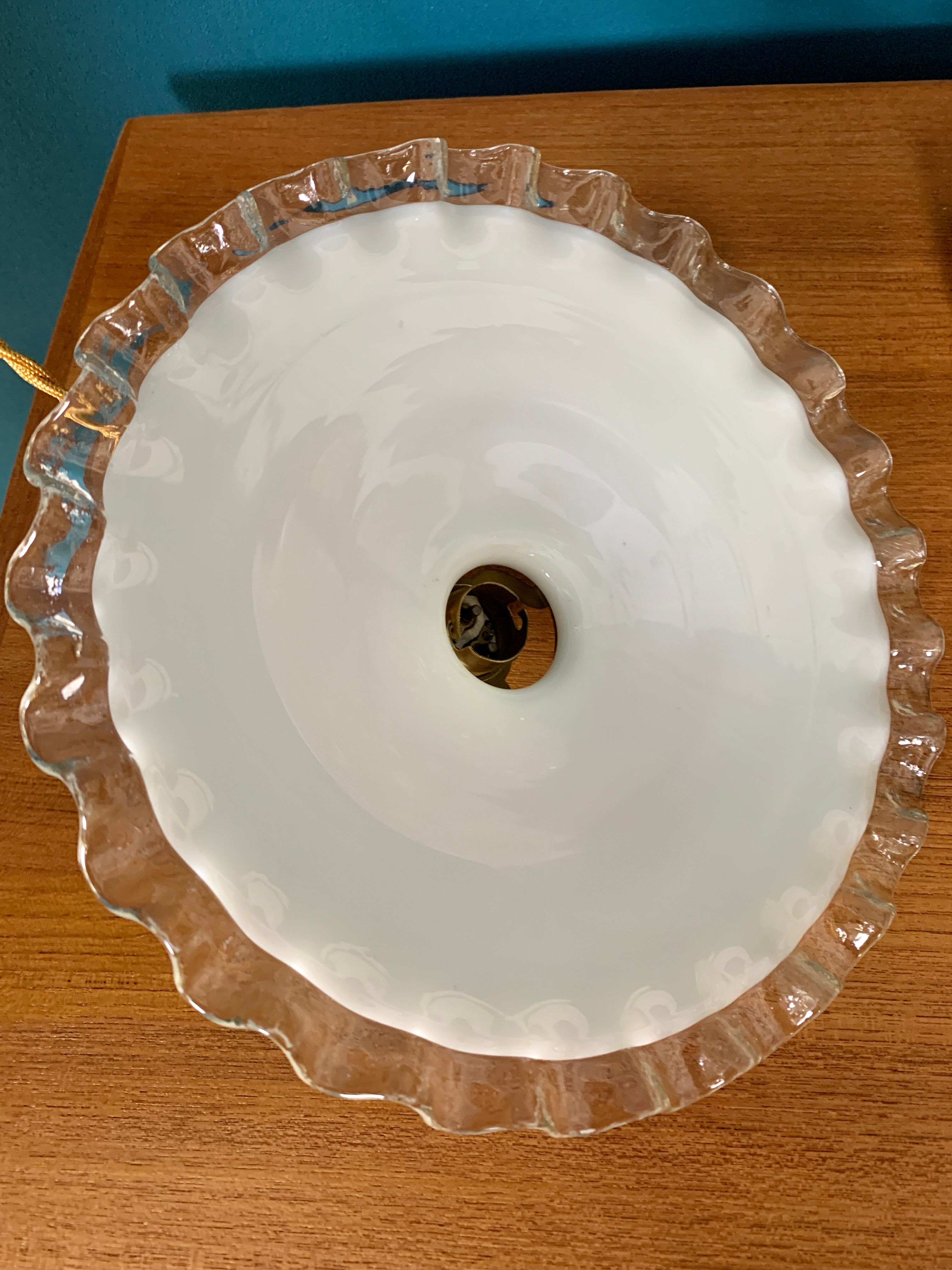 Suspension rises and falls in opaline