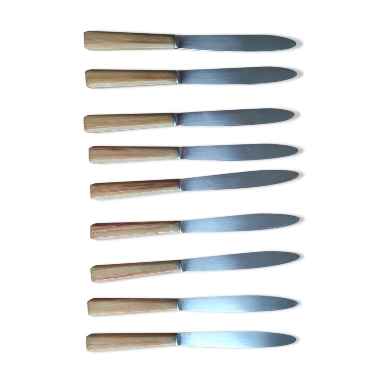 Set of 9 bakelite knives