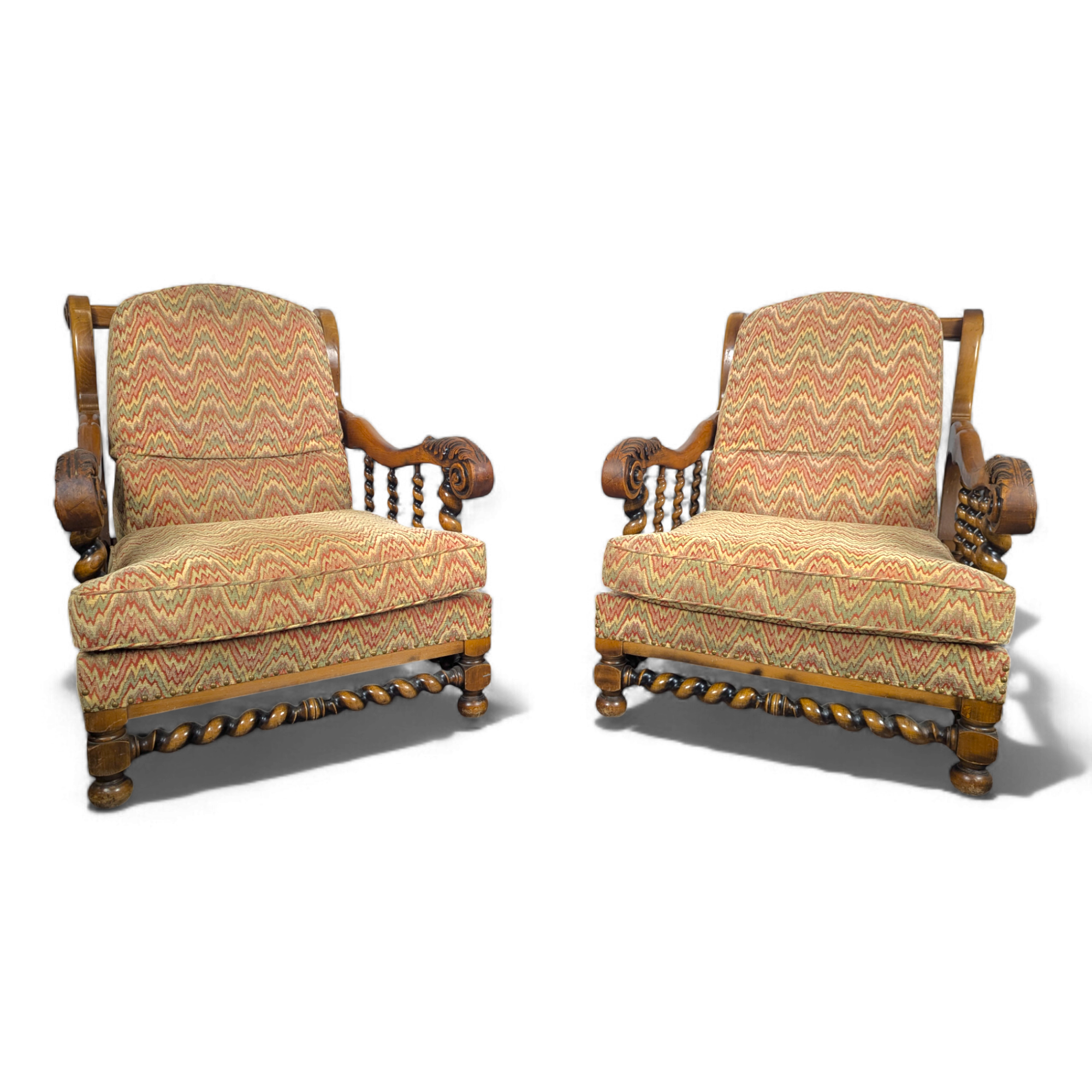 Paire de fauteuils de style Louis XIII