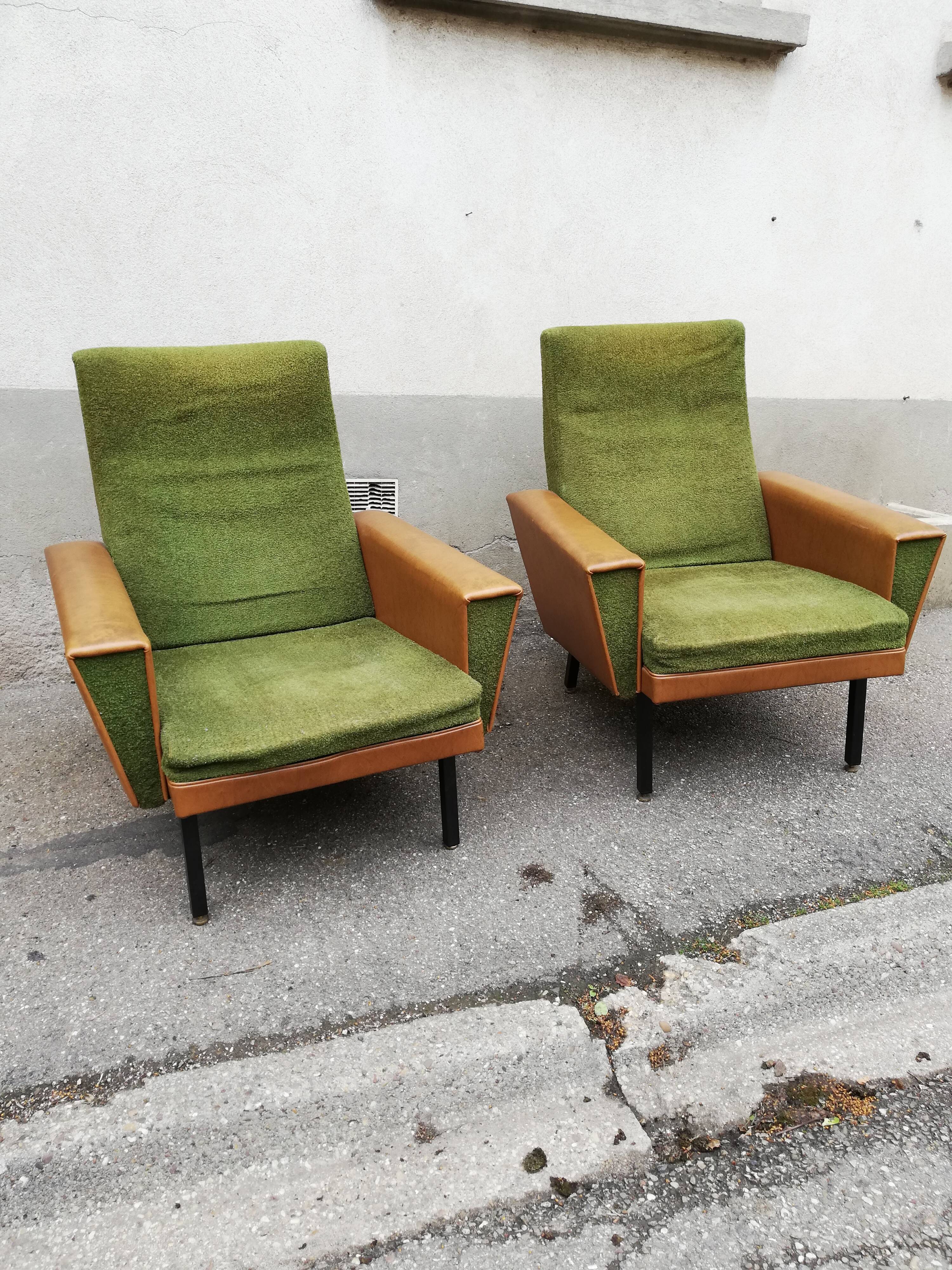 Paire de fauteuils vintage verts et skai marron