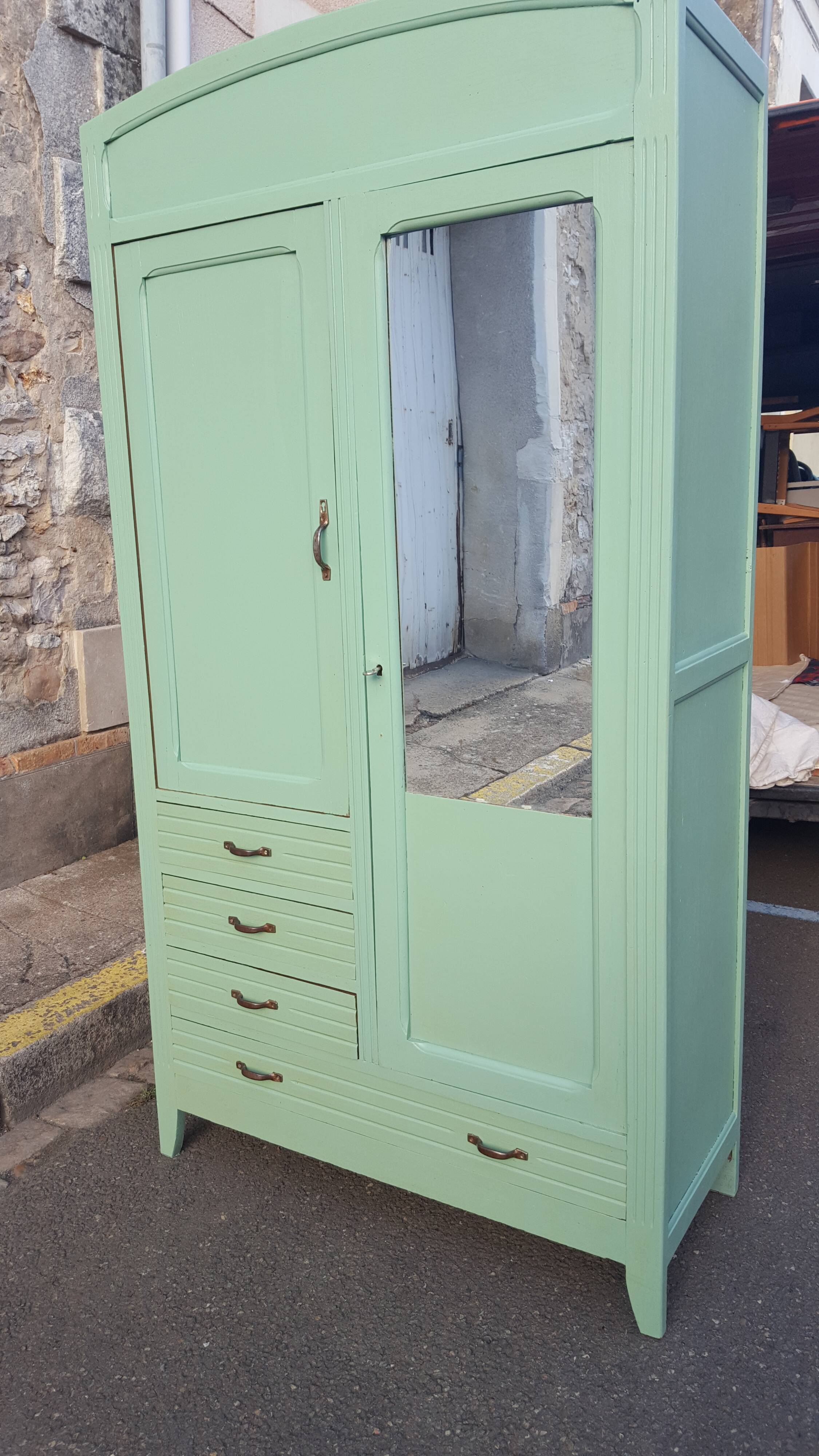 Vintage parisian wooden slip-up