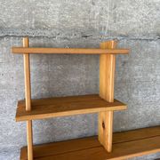 Bibliothèque étagère moderniste en pin Regain
