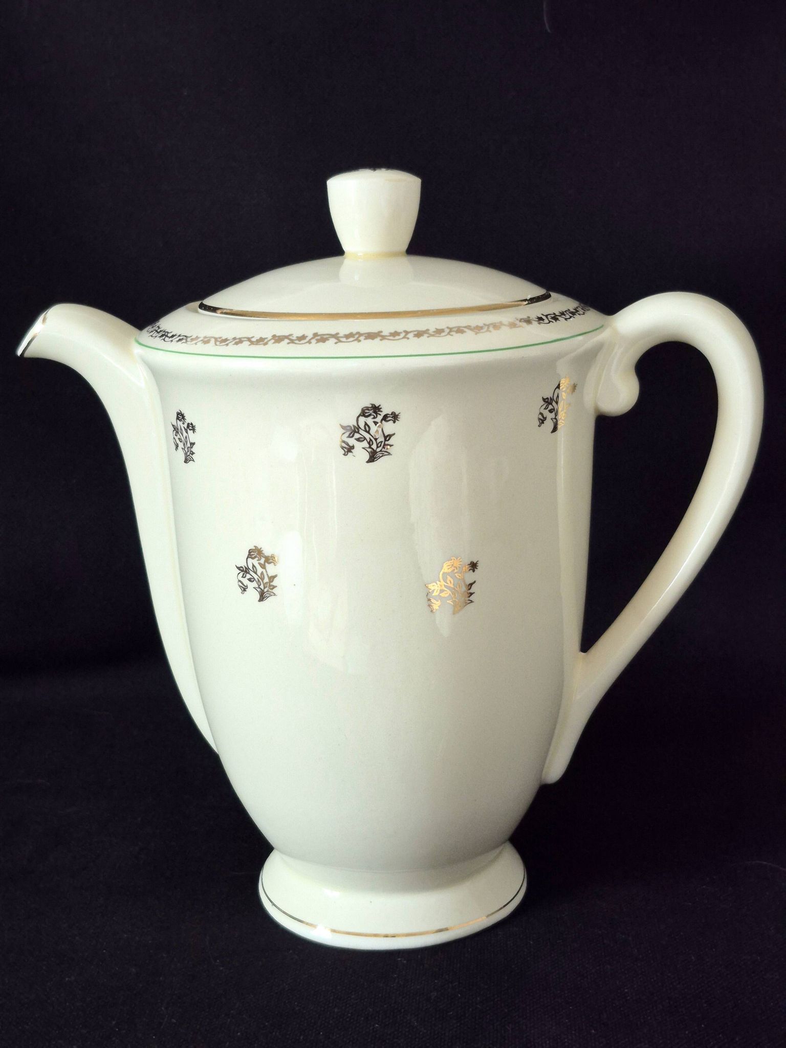 Cafetière, verseuse ancienne en faïence de Gien, modèle Valence