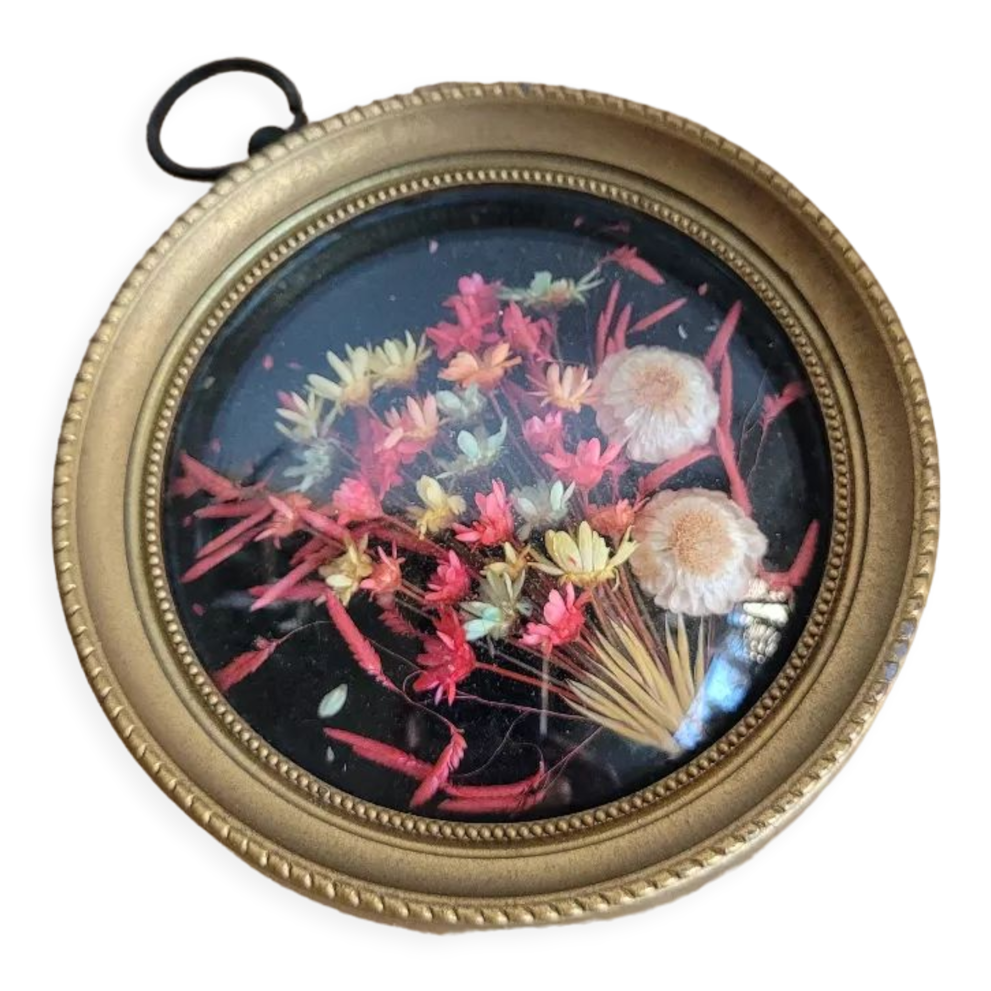 Medallion / frame dried flowers