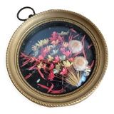 Medallion / frame dried flowers