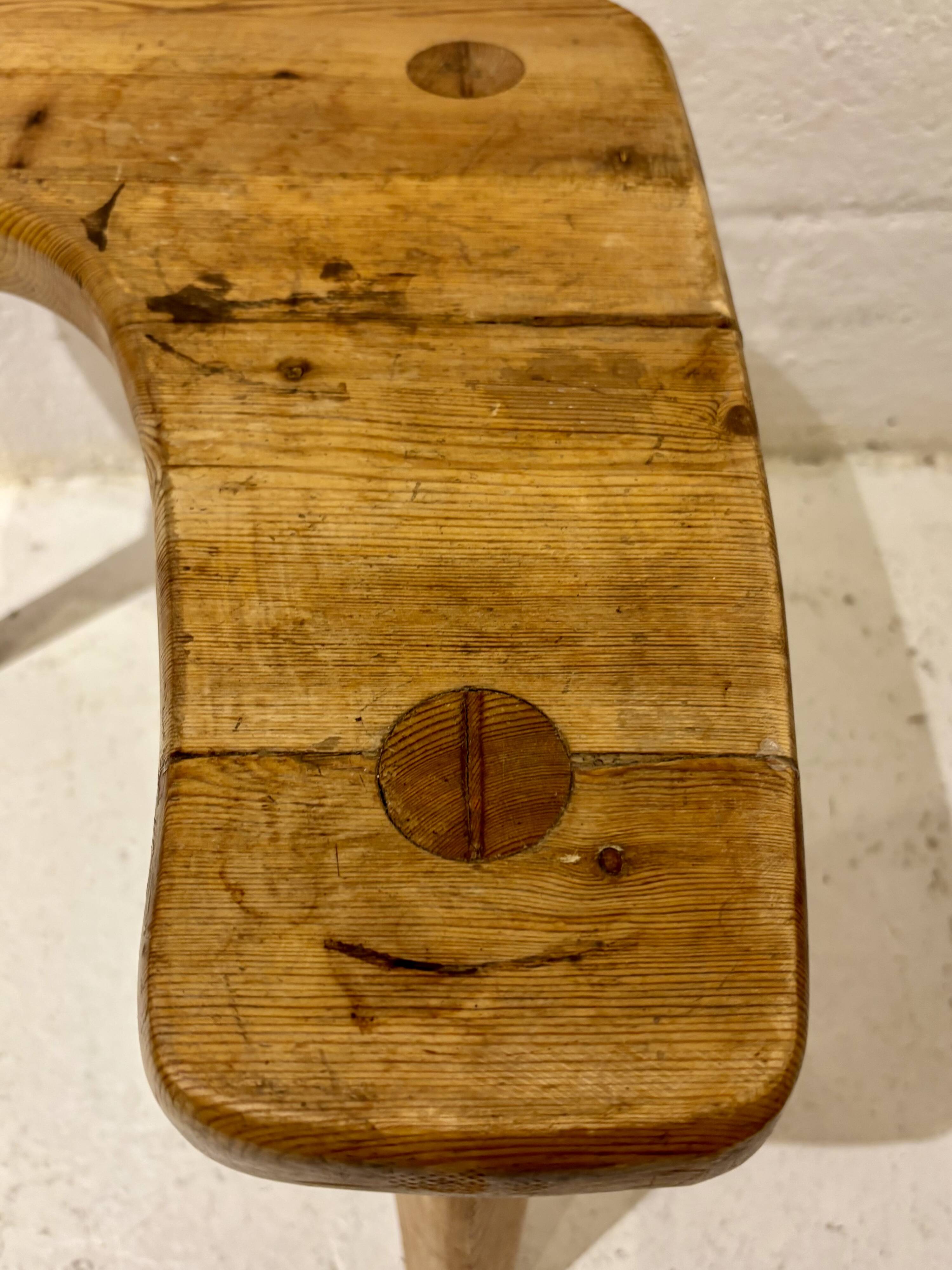 "Free Form" stool in pine – Stig Sandqvist (attr.), Sweden