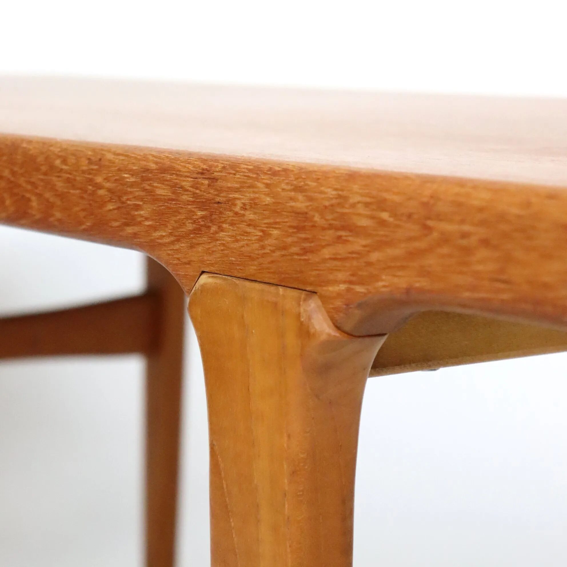Table basse en teck années 60
